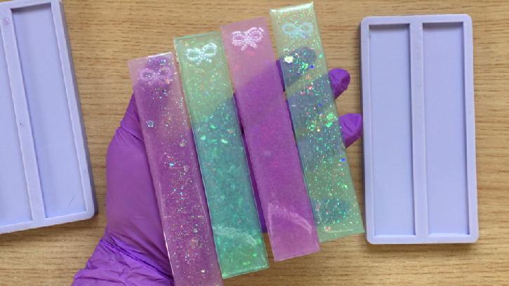 How to make double sided resin bookmarks