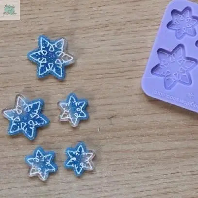 Beginner-friendly-DIY-2-tone-resin-snowflakes The Crafts and Glitter Shop