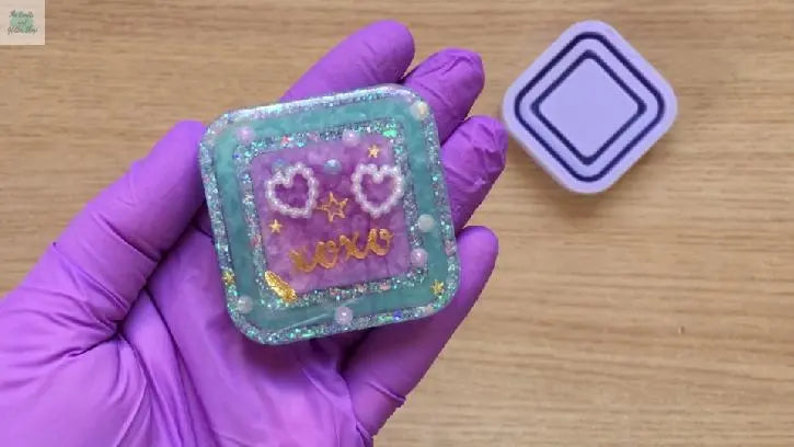 Easy-resin-project-for-beginners The Crafts and Glitter Shop