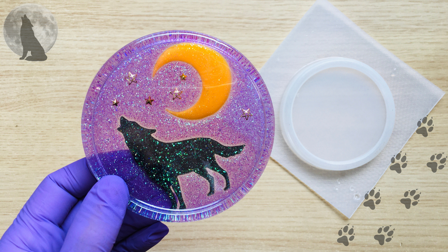 Tutorial: Howling wolf resin coaster - embedding resin charms into resin