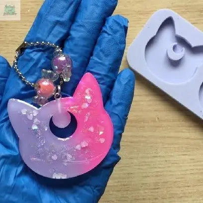 Resin-Tutorial-Cat-Keychain The Crafts and Glitter Shop