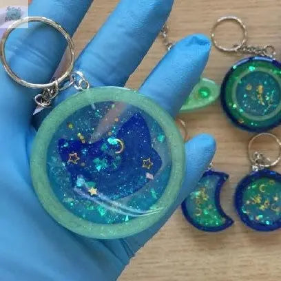 Resin-Tutorial-Galactic-Resin-Keychains The Crafts and Glitter Shop