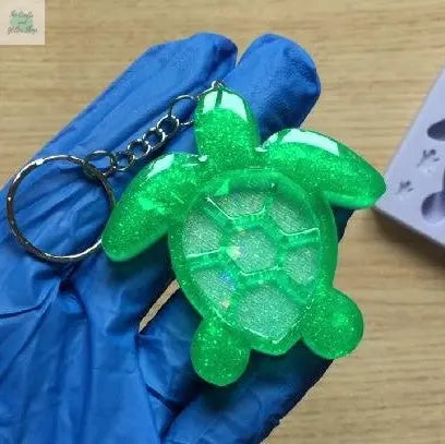 Resin-Tutorial-Sea-Turtle-Keychain The Crafts and Glitter Shop
