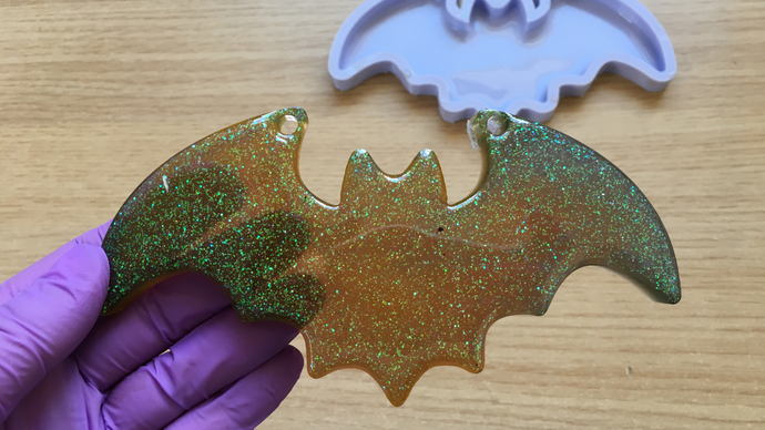 Tutorial: Making Halloween decorations with epoxy resin