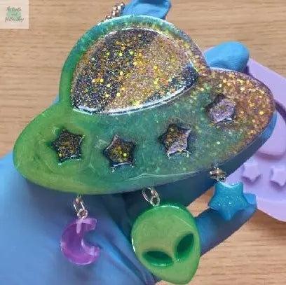 Resin Tutorial: Spaceship Wall Decor