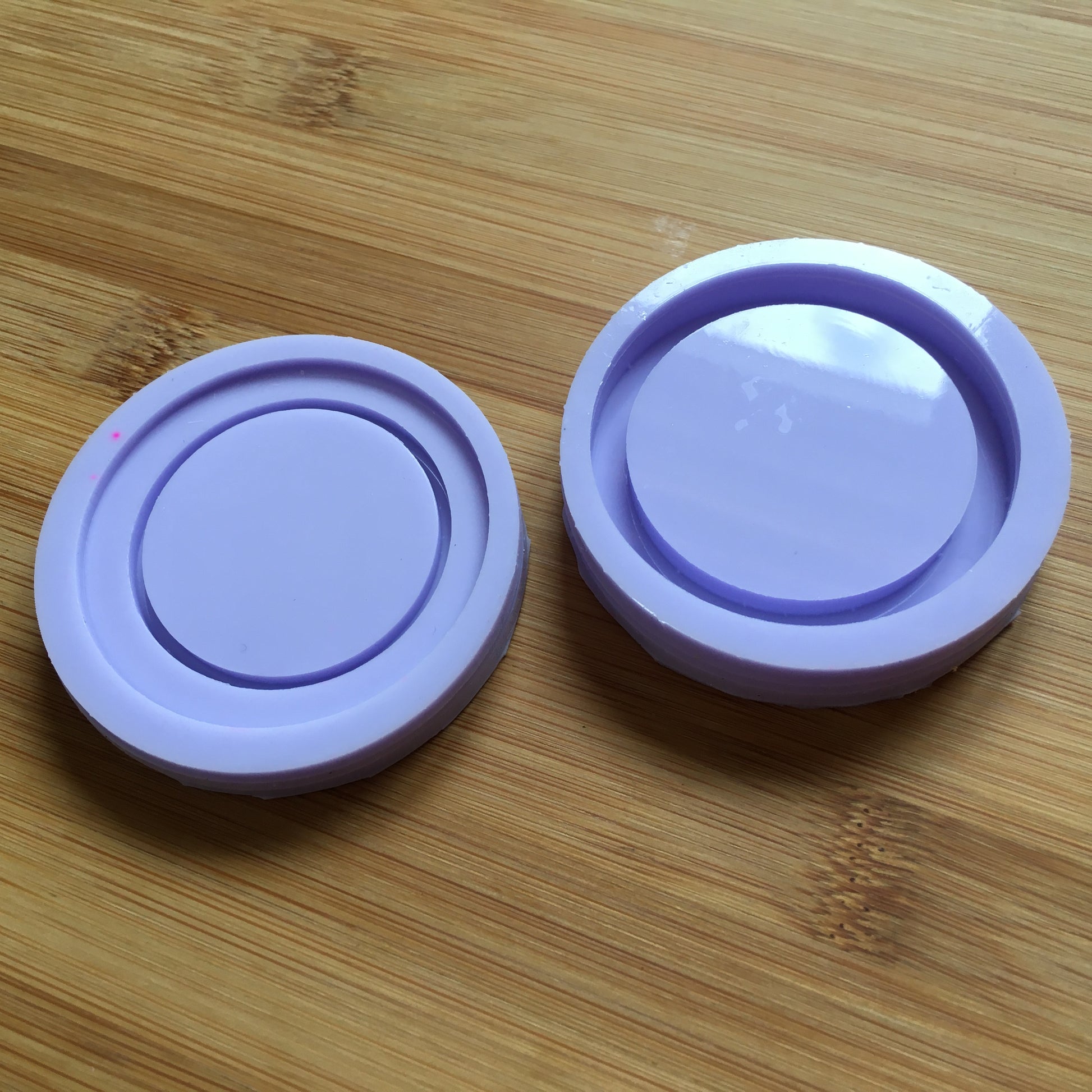 2" Circle Shaker with lid Silicone Mold