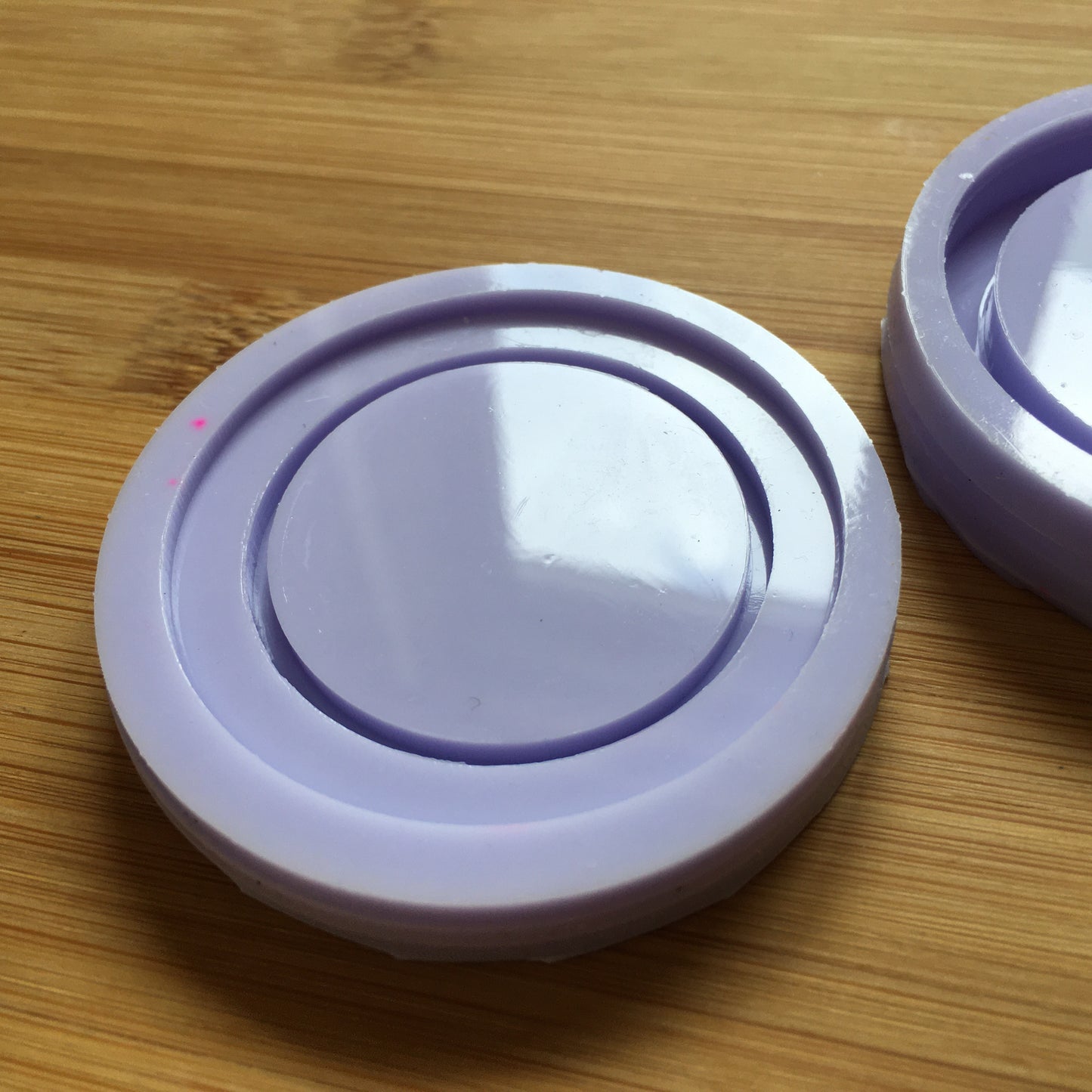 2" Circle Shaker with lid Silicone Mold