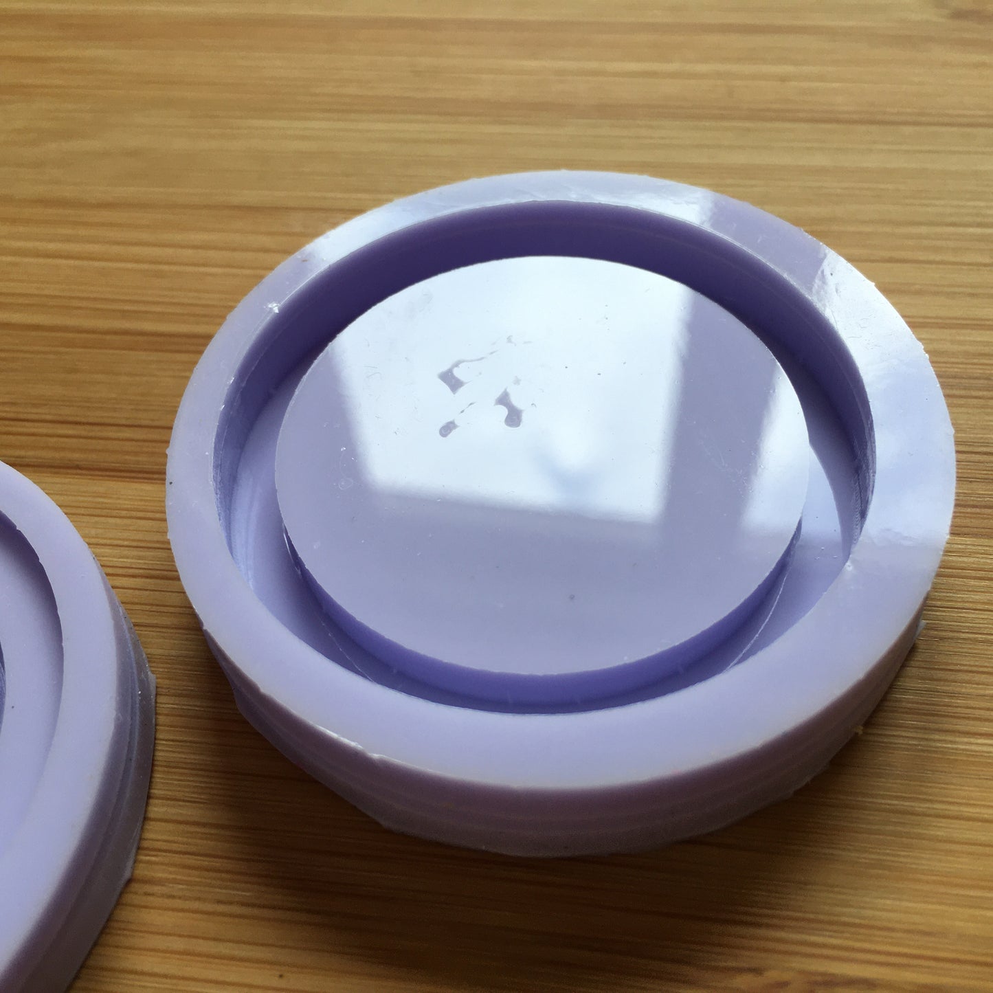 2" Circle Shaker with lid Silicone Mold