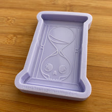 Load image into Gallery viewer, 4&quot; Skull Hourglass Silicone Mold