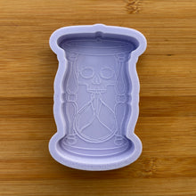 Load image into Gallery viewer, 4&quot; Skull Hourglass Silicone Mold