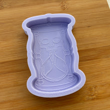 Load image into Gallery viewer, 4&quot; Skull Hourglass Silicone Mold