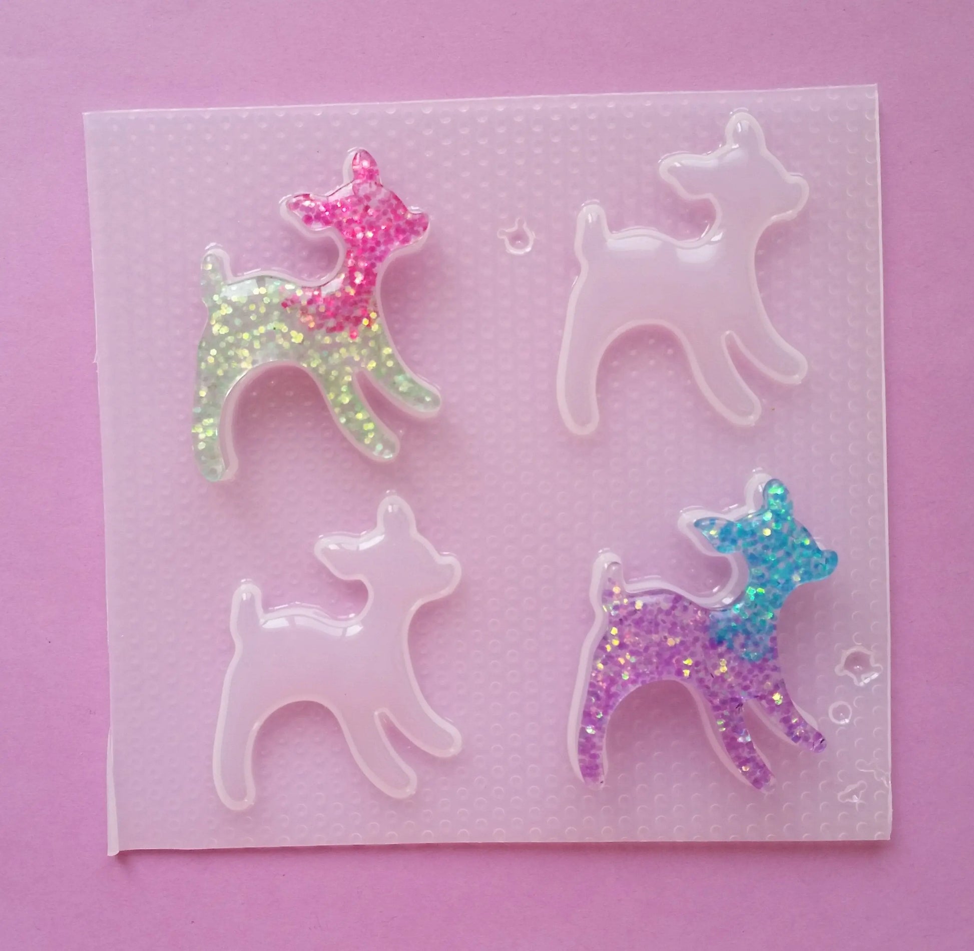 1.9" Deer Plastic Mold The Crafts and Glitter Shop
