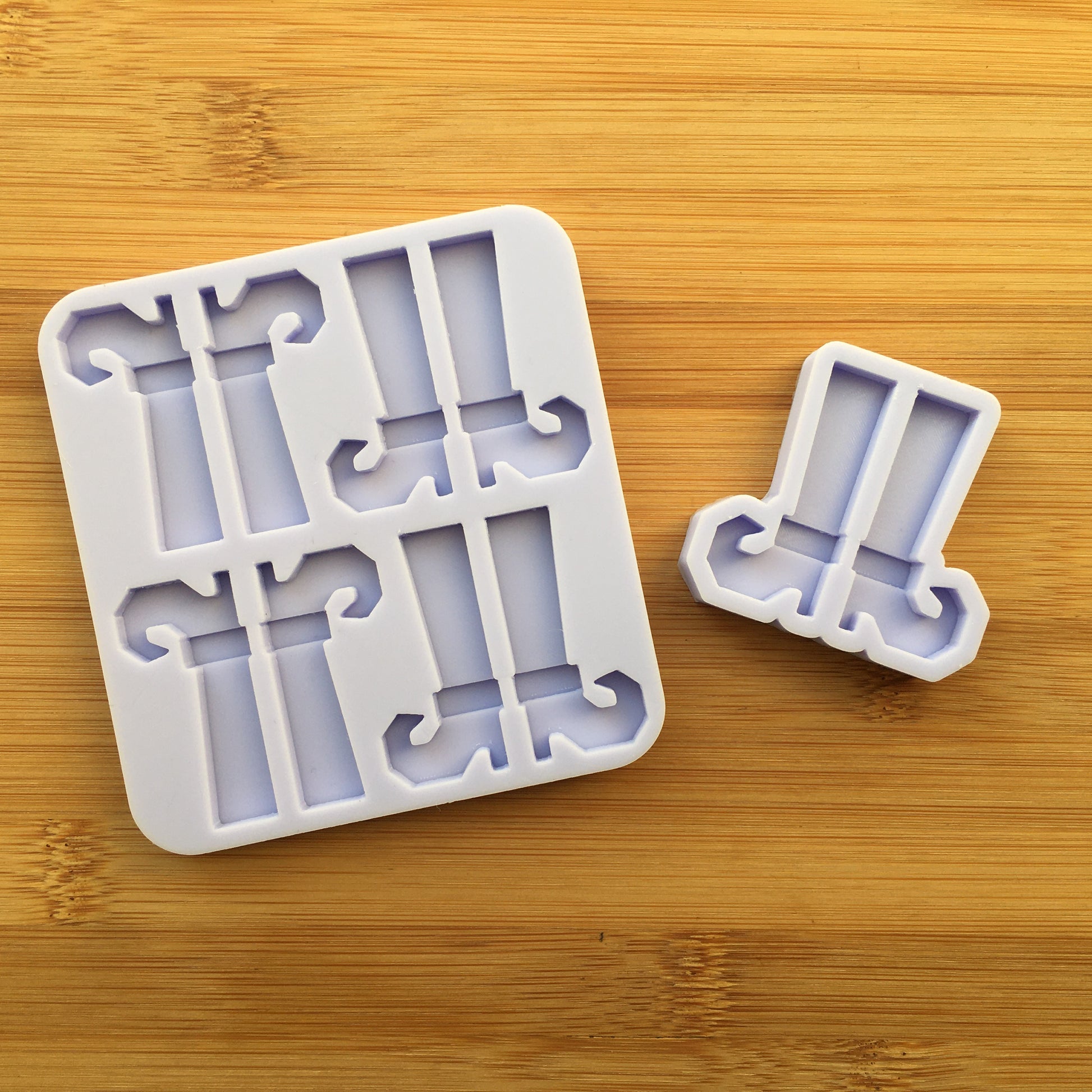 1.6" Witchy Legs Silicone Mold