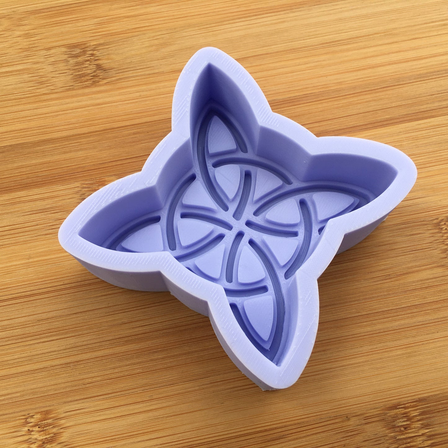 2.2 oz Witches Knot Silicone Mold