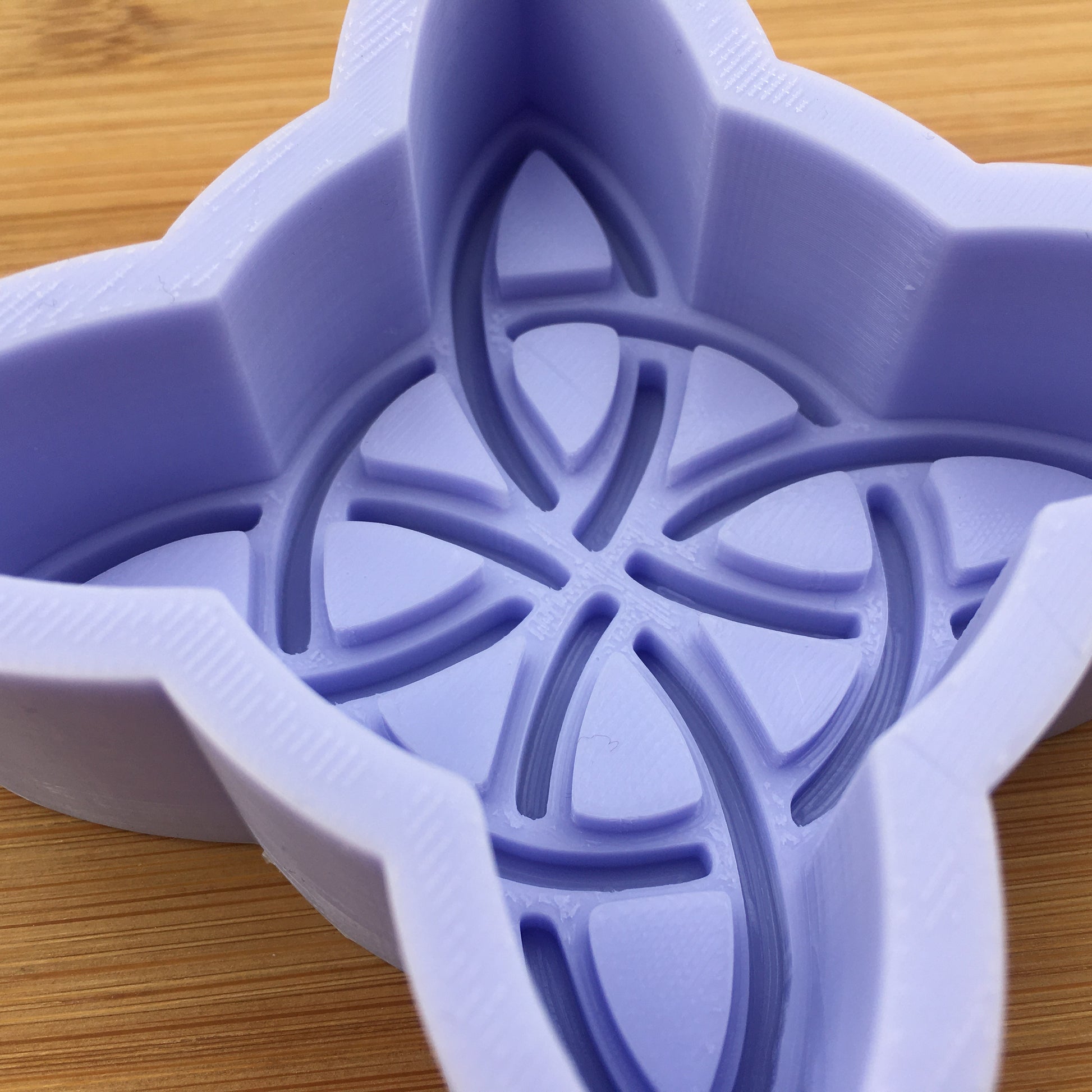 2.2 oz Witches Knot Silicone Mold