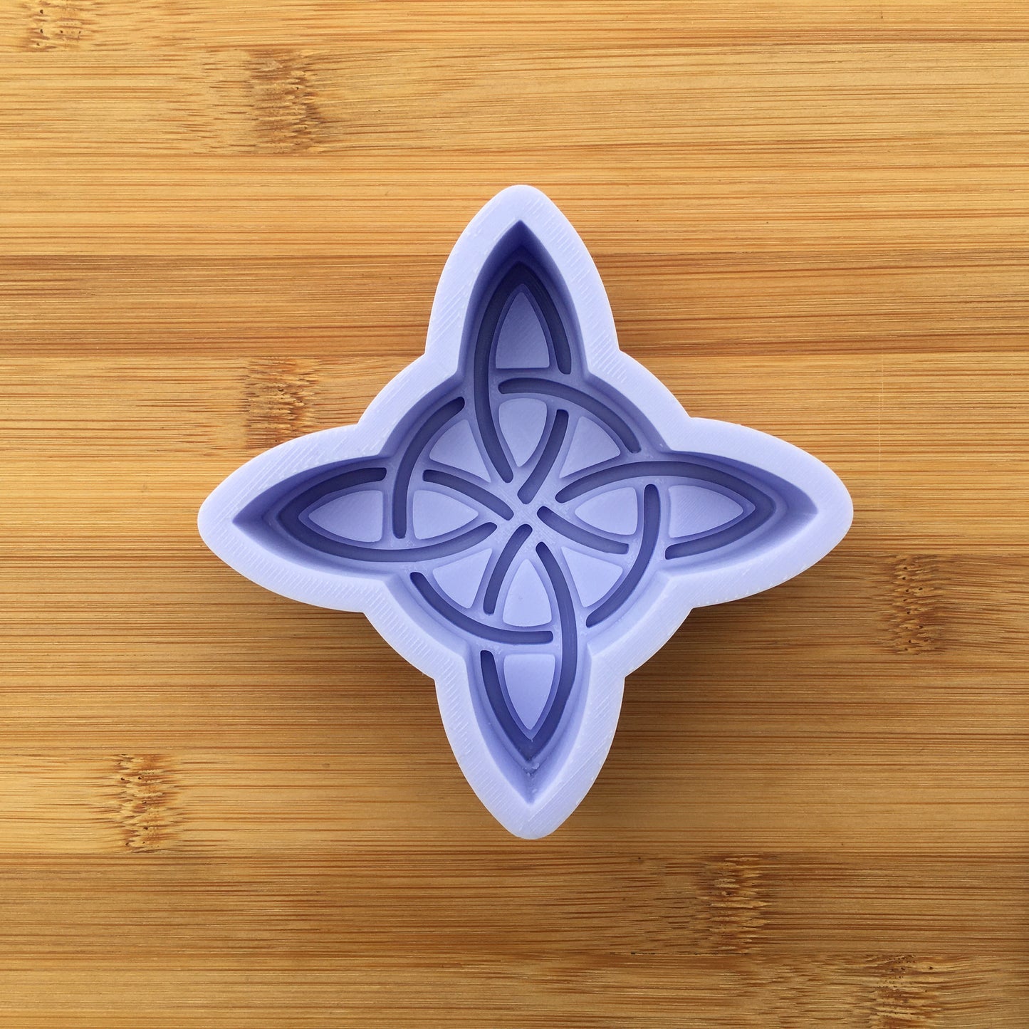 2.2 oz Witches Knot Silicone Mold