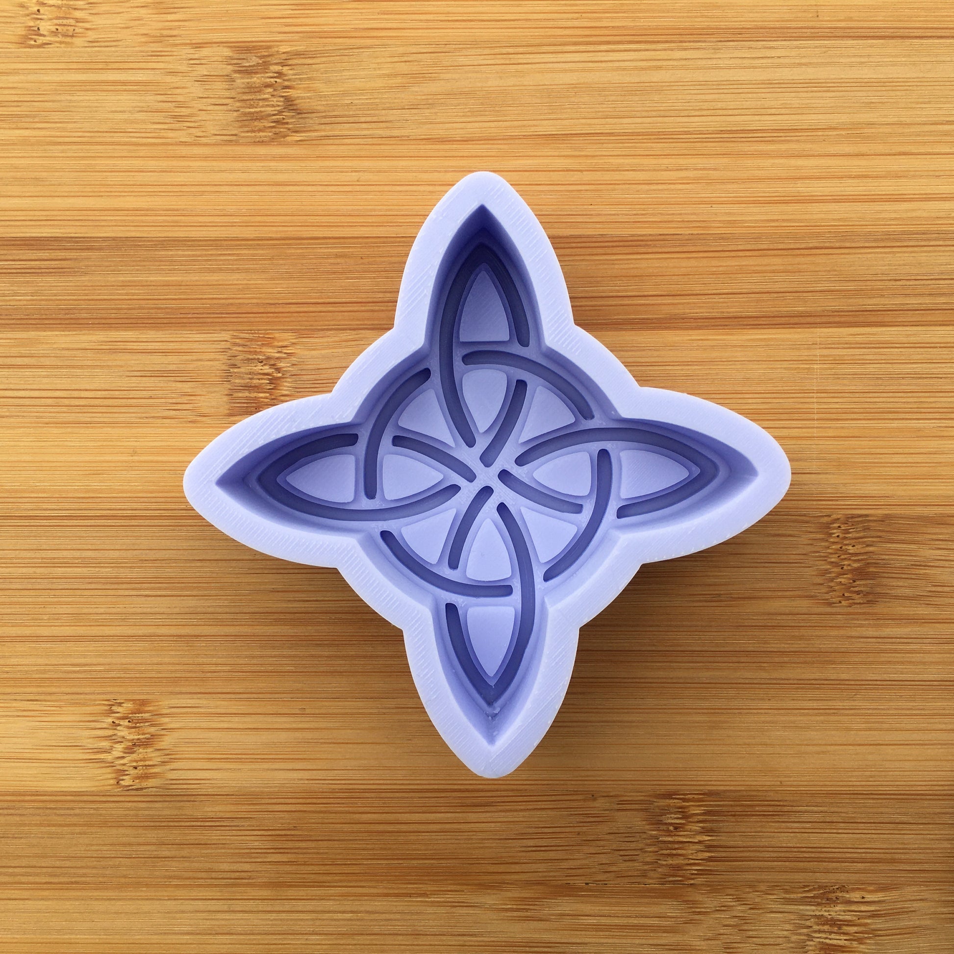 2.2 oz Witches Knot Silicone Mold