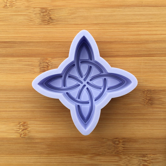 2.2 oz Witches Knot Silicone Mold