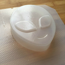 Load image into Gallery viewer, 6.4 oz Alien Head Plastic Mold