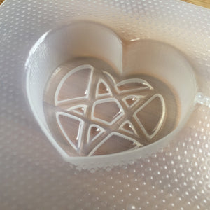 3.9 oz Heart Pentagram Bath Bomb Mold