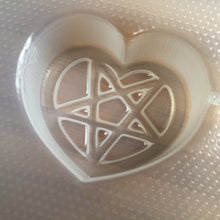 Load image into Gallery viewer, 3.9 oz Heart Pentagram Bath Bomb Mold