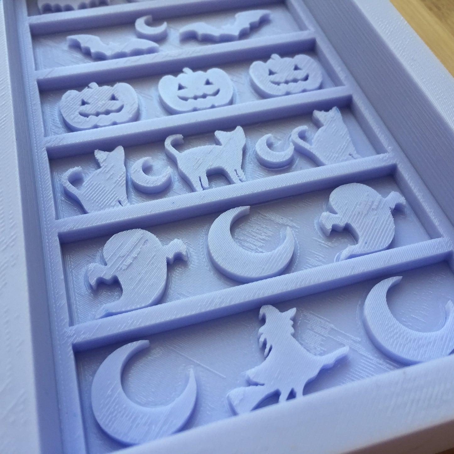 14.4 oz Creepy Snap Bar Silicone Mold