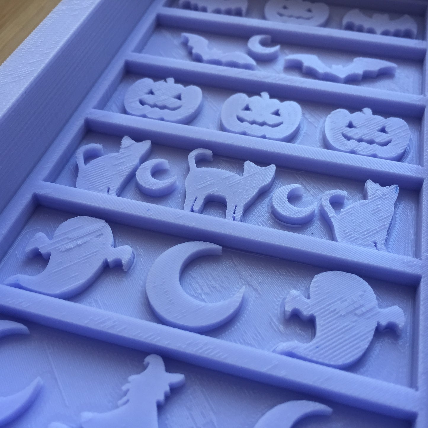 14.4 oz Creepy Snap Bar Silicone Mold