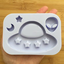 Load image into Gallery viewer, 3.7&quot; UFO Shaker Silicone Mold