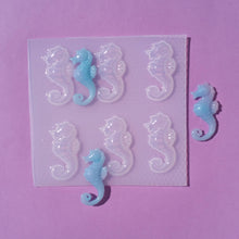 Load image into Gallery viewer, 1.6&quot; Realistic Sea horse Plastic Mold
